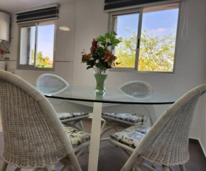 Apartamento en Les Alqueries con aire acondicionado